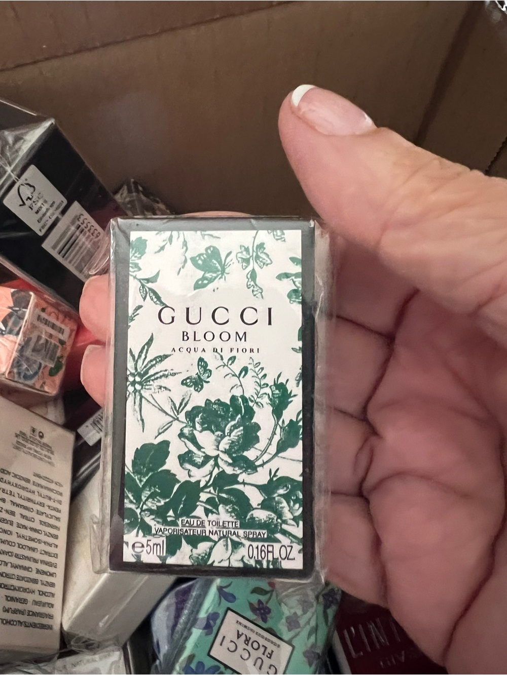 Gucci Flora Perfume Miniatura - Picture 3 of 11